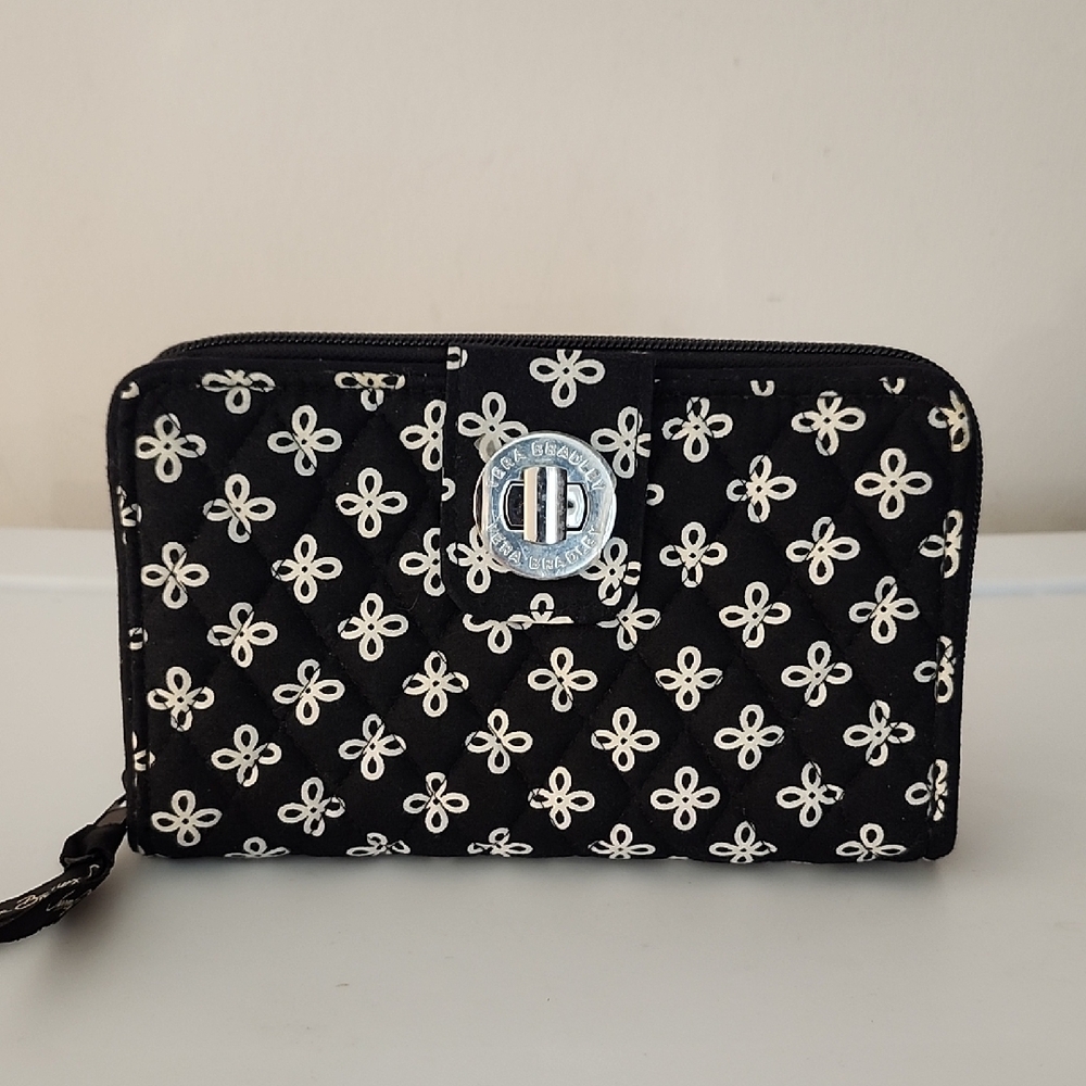 Vera Bradley Turn lock Wallet (New)